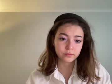 girl
        lilellina cam image #4535368
