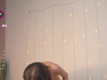 girl
        happynewdear cam image #4548084