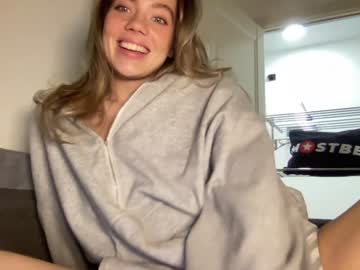 girl
        angel_from_sky cam image #4013375