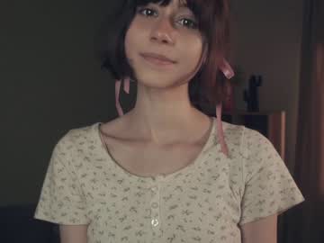 girl
        meghanash cam image #2682575