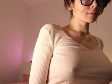 girl
        sae__ cam image #256390