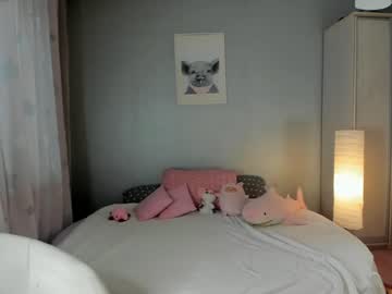 girl
        _mito_69 cam image #2608307