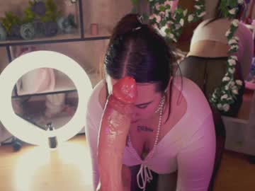 girl
        chery_lady22 cam image #4232785