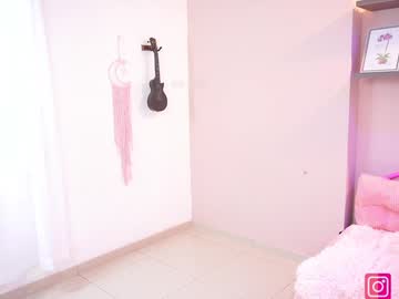 girl
        little_effy18_ cam image #4029881