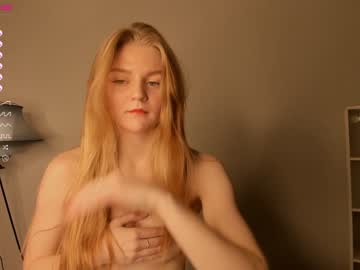 girl
        joannsbailey cam image #635744
