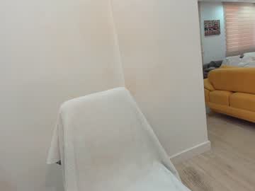 girl
        ehotlovea cam image #60915