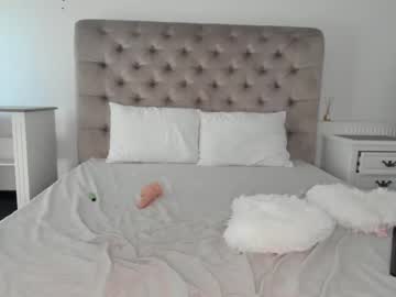 girl
        bella_halls cam image #1528115