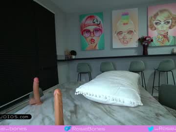 girl
        rosiebones cam image #608174