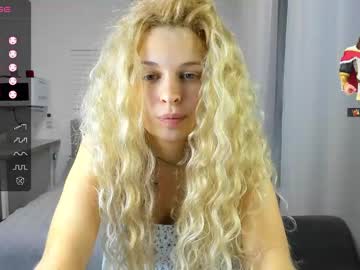 girl
        mila_martella2004 cam image #1573049