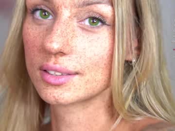 girl
        artease cam image #3084503