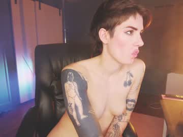 girl
        aynmarie cam image #1637125