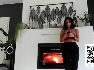 girl
        miiiawallace cam image #13559