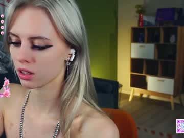girl
        audreycarvin cam image #3676121