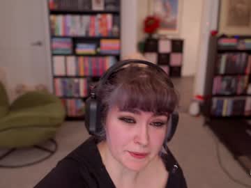girl
        serareads cam image #3672532