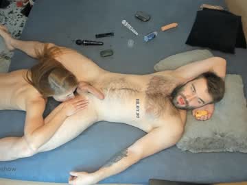 girl
        theanytimeshow cam image #2330531