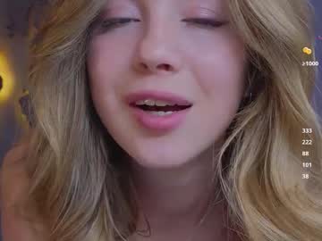girl
        emmi_rosee cam image #4075695