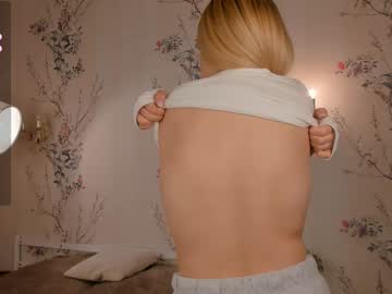 girl
        loraalvey cam image #3392448