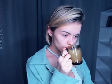 girl
        niki_nice cam image #1907468