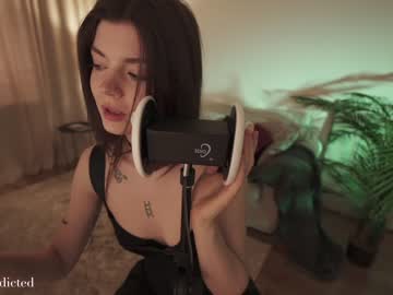 girl
        auddicted cam image #470115