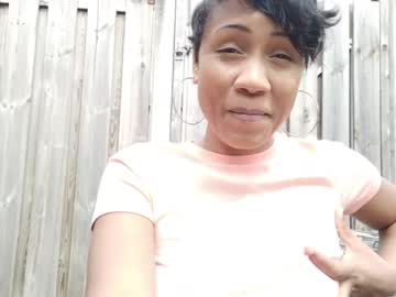 girl
        therainqueen cam image #2796856