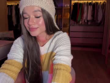 girl
        melaniewood cam image #2699604