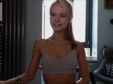 girl
        stefanie_collins cam image #1418158