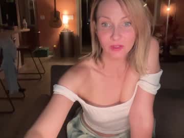 girl
        kaileeshy cam image #3155728