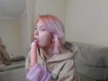 girl
        karinalin18 cam image #566429