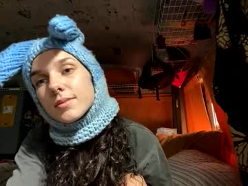 couple
        roocloo cam image #3594317