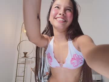 girl
        marce_algara cam image #3893319