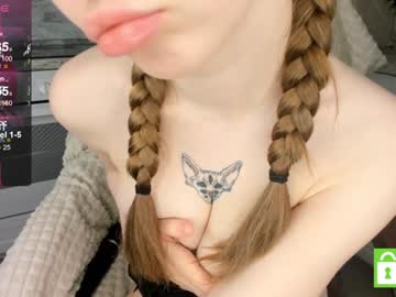 girl
        taitfollin cam image #3117647