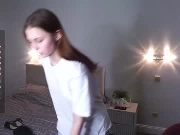 girl
        catedunnuck cam image #4095306