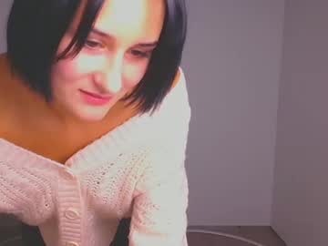 girl
        pokahontas_kiss cam image #3574111