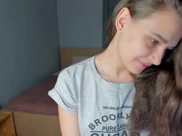 girl
        sunshy_girl cam image #891717
