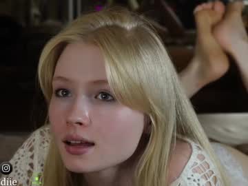 girl
        bestblondiiecb cam image #2961968