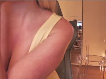 girl
        saltedhoney cam image #30473