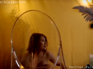girl
        alejastorm cam image #2589347