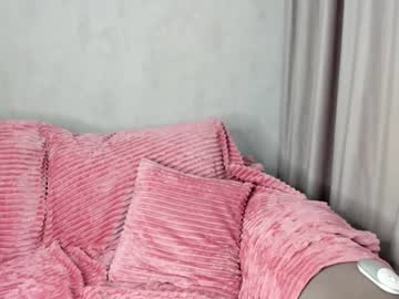 girl
        bboobscarol_ cam image #1523736