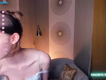 girl
        happiness_call cam image #946158