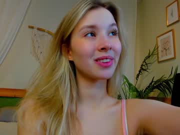 girl
        milablush cam image #1893753