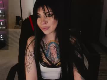 girl
        angel_shad0w cam image #4109138