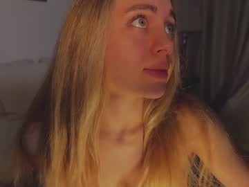 girl
        tatti_1 cam image #3303731