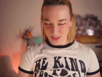 girl
        emily_fox_official cam image #2540424