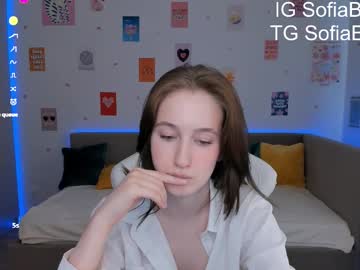 girl
        sofiabrookss cam image #4276327