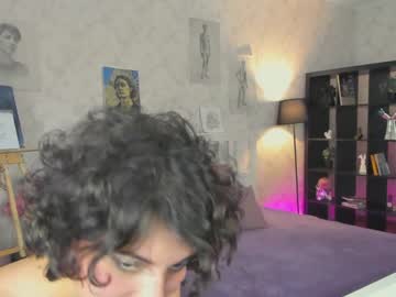 girl
        station_lovers cam image #1755876