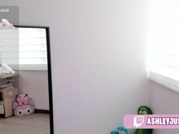 girl
        ashleycat9 cam image #2654000