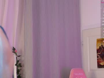 girl
        holliwould_ cam image #635419