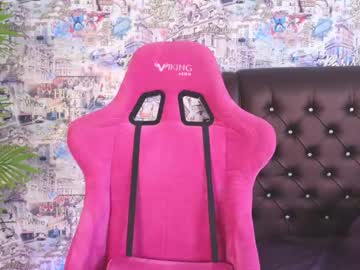 girl
        angelina_new cam image #2488410