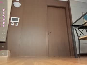 girl
        lo_vely_su cam image #1992197