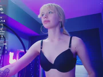 girl
        alessiacroft cam image #4333464